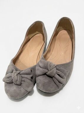 Taupe Suede Ballet Flats Bow Detail Women’s Size 7.5 Comfortable